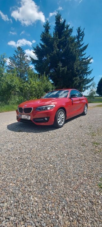 Rot Gebraucht 2015 BMW 218 Sport Line Coupé | 18.600 € (Fairer Preis) - Bild 1/4