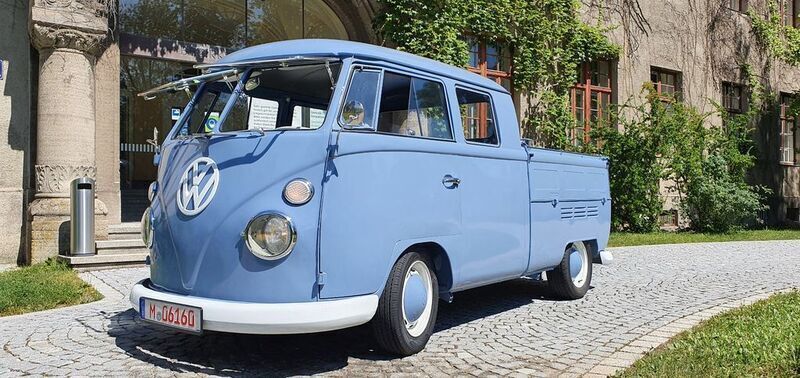 Blau Gebraucht 1966 VW T1 Van | 79.999 € - Bild 1/4