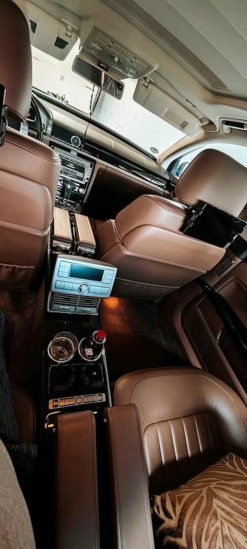 Gebraucht VW Phaeton 239 PS (175 kW) 2011 Grau Limousine