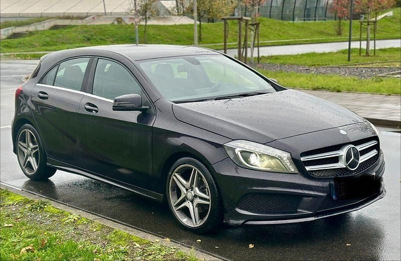 Violett Gebraucht 2014 Mercedes A180 AMG line Limousine | 12.000 € (Fairer Preis) - Bild 1/4