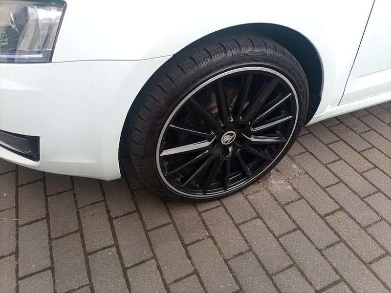 Gebraucht Skoda Octavia 110 PS (80 kW) 2016 Weiß Kleinwagen