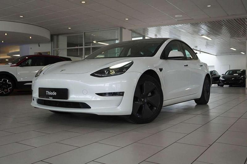 Gebraucht Tesla Model 3 366 kW (498 PS) 2021 Pearl white multicoat Limousine