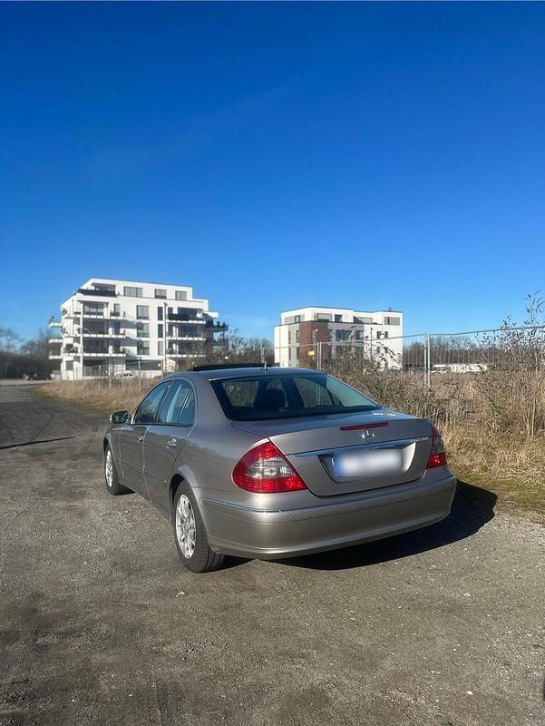 Gebraucht Mercedes E350 272 PS (200 kW) 2006 Andere farben Limousine