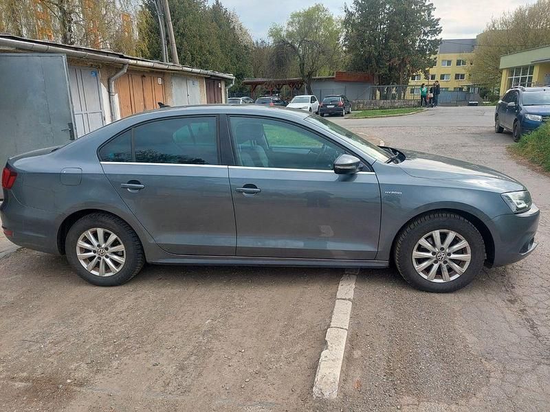 Używany VW Jetta Highline 170 KM (125 kW) 2013 Szary Sedan/Limuzyna