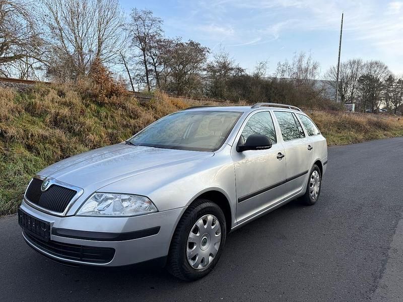 Silber Gebraucht 2012 Skoda Octavia Active Kombi | 5.899 € (Guter Preis) - Bild 1/4