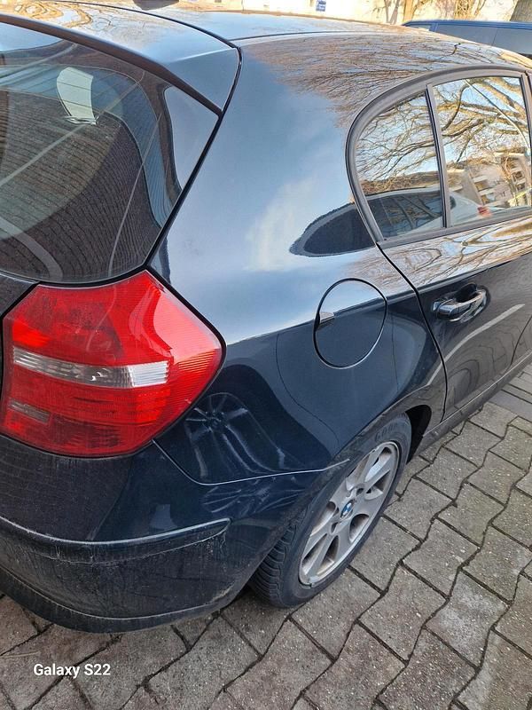 Gebraucht BMW 116 122 PS (89 kW) 2011 Schwarz Kleinwagen