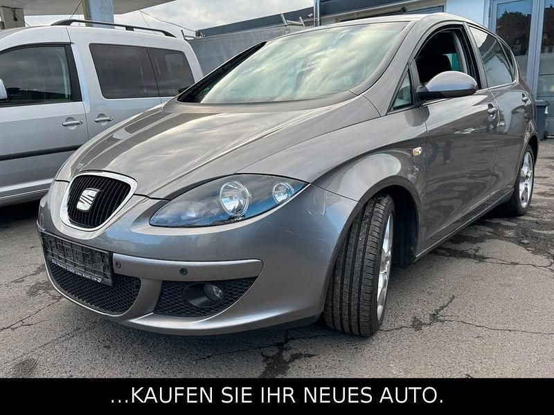Grau Gebraucht 2006 Seat Altea Sport Van / Kleinbus | 1.990 € - Bild 1/4