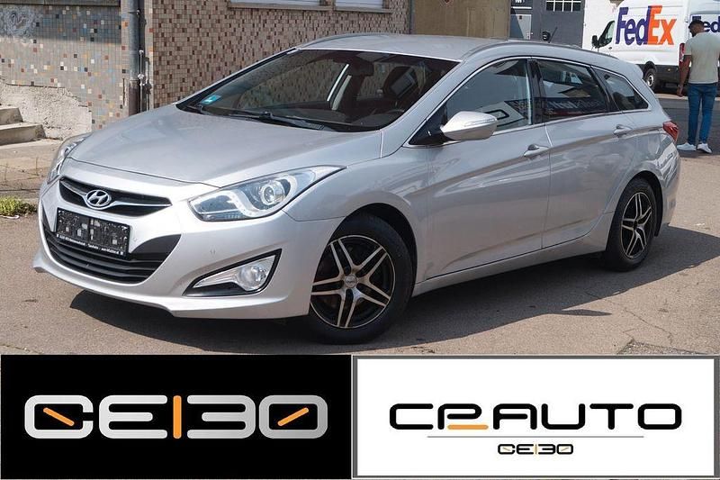 Silber Gebraucht 2012 Hyundai i40 Comfort Kombi | 3.999 € (Superpreis) - Bild 1/4