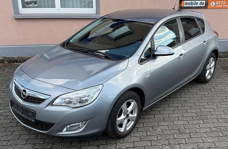 Gebraucht Opel Astra Design Edition 87 PS (63 kW) 2011 Silber Limousine