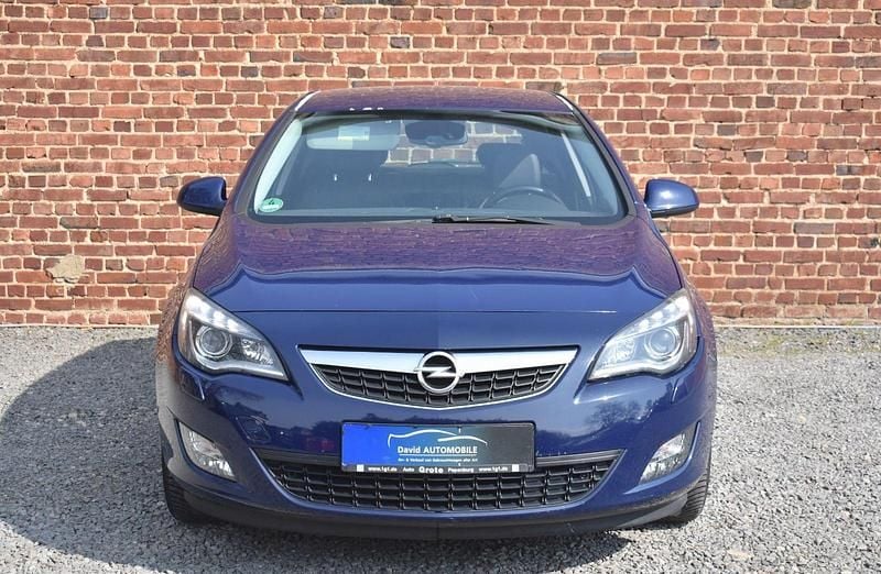 Gebraucht Opel Astra 179 PS (131 kW) 2010 Blau Limousine