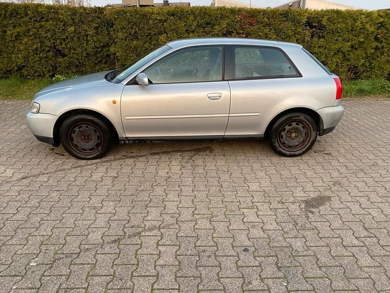 Gebraucht Audi A3 Ambiente 125 PS (91 kW) 1999 Silber Kleinwagen