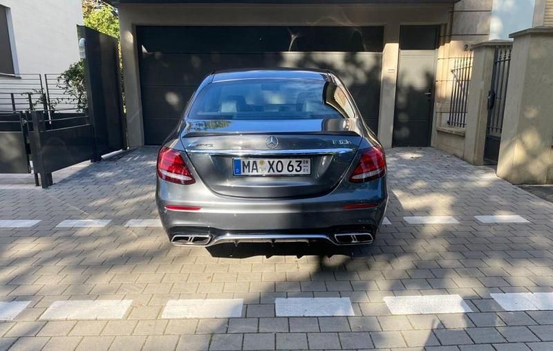 Grau Gebraucht 2017 Mercedes E63S AMG AMG Limousine | 56.000 € (Guter Preis) - Bild 1/4