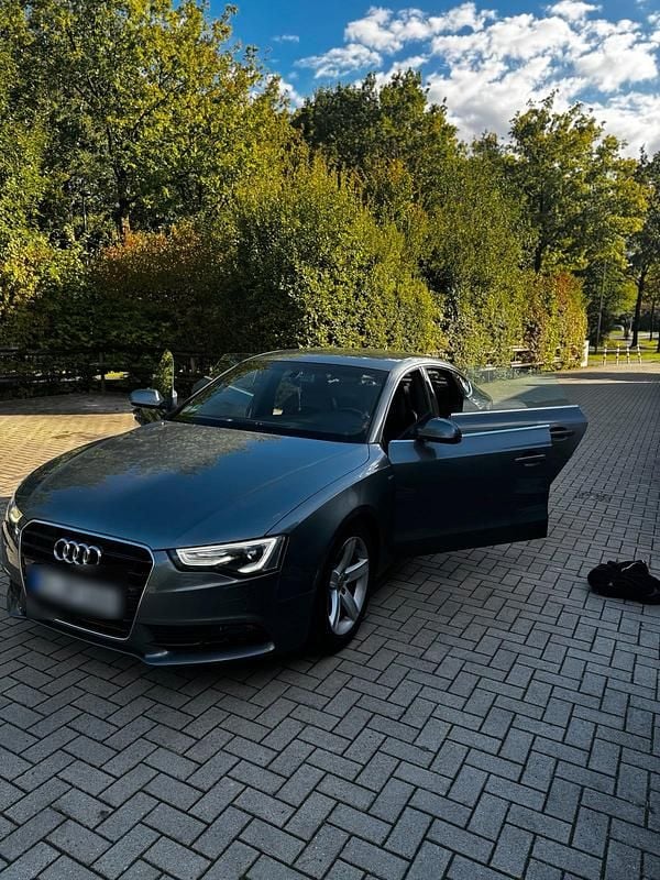 Grau Gebraucht 2012 Audi A5 Design Coupé | 12.000 € (Guter Preis) - Bild 1/4