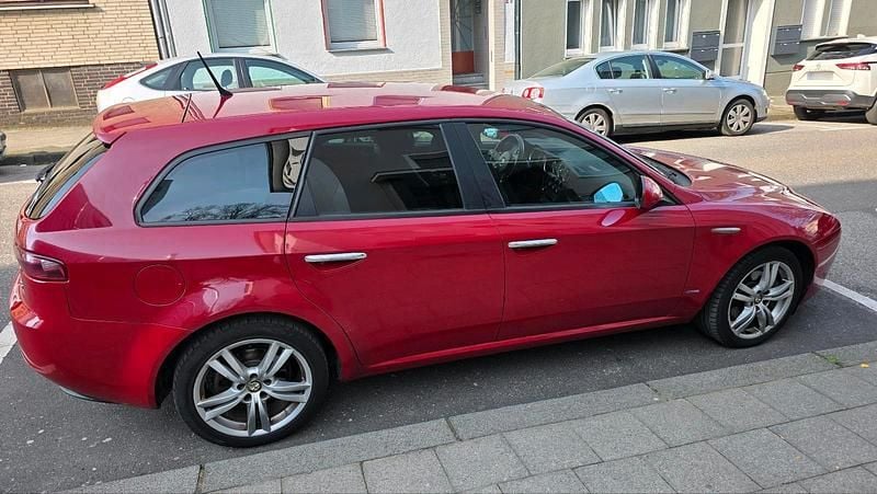 Gebraucht Alfa Romeo 159 170 PS (125 kW) 2012 Rot Kombi