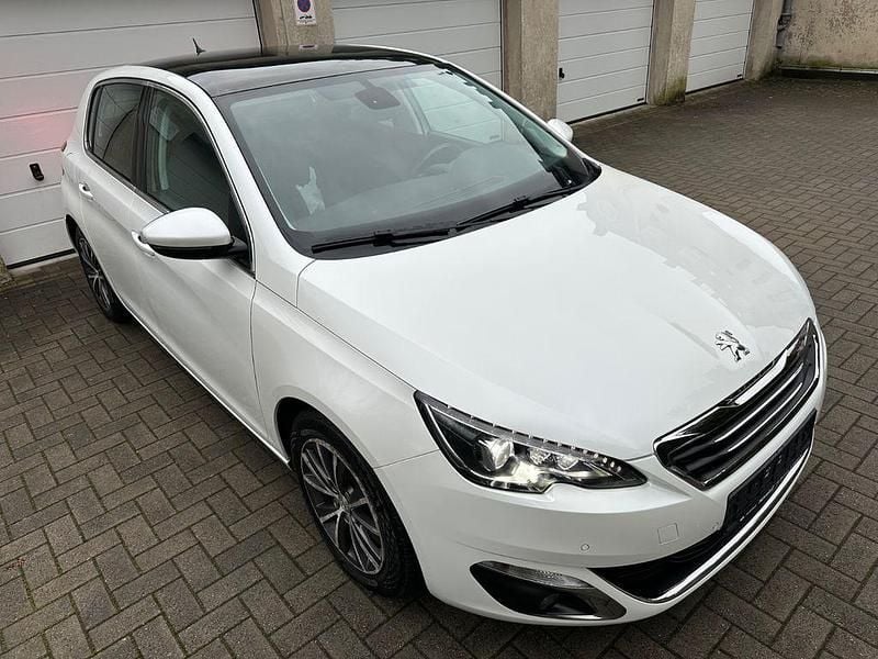 Gebraucht Peugeot 308 Active 131 PS (96 kW) 2017 Weiß Limousine