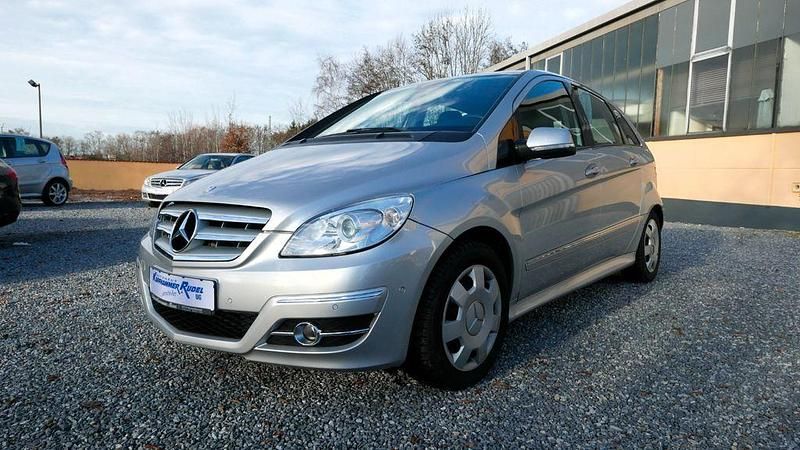 Gebraucht Mercedes B200 136 PS (100 kW) 2009 Silber Van / Kleinbus