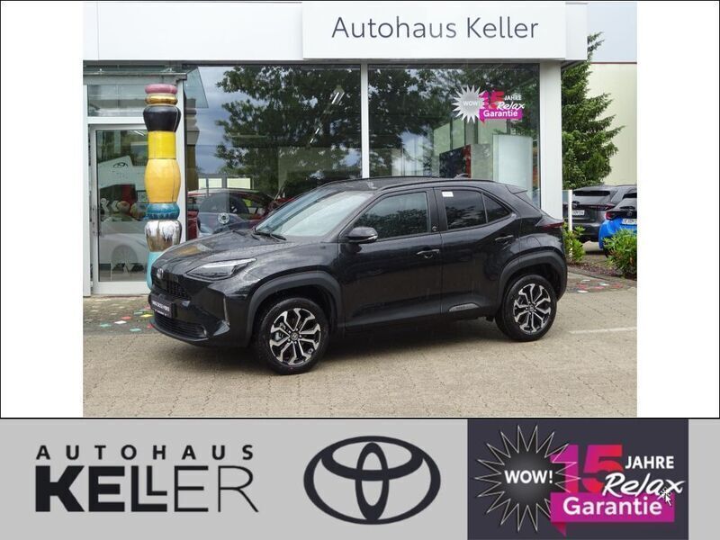 Mysticschwarz mica Neu 2024 Toyota Yaris Cross Team SUV | 31.850 € (Etwas zu teuer) - Bild 1/4