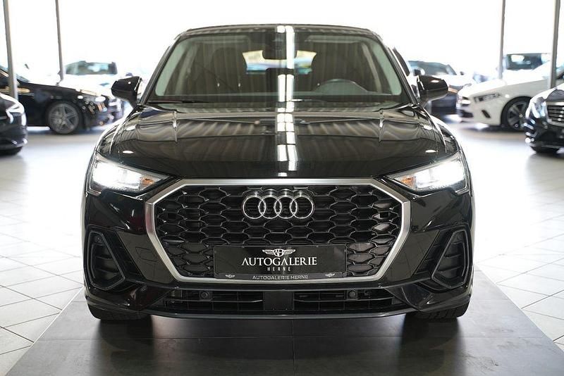 Gebraucht Audi Q3 Sportback Basis 150 PS (110 kW) 2022 Schwarz SUV