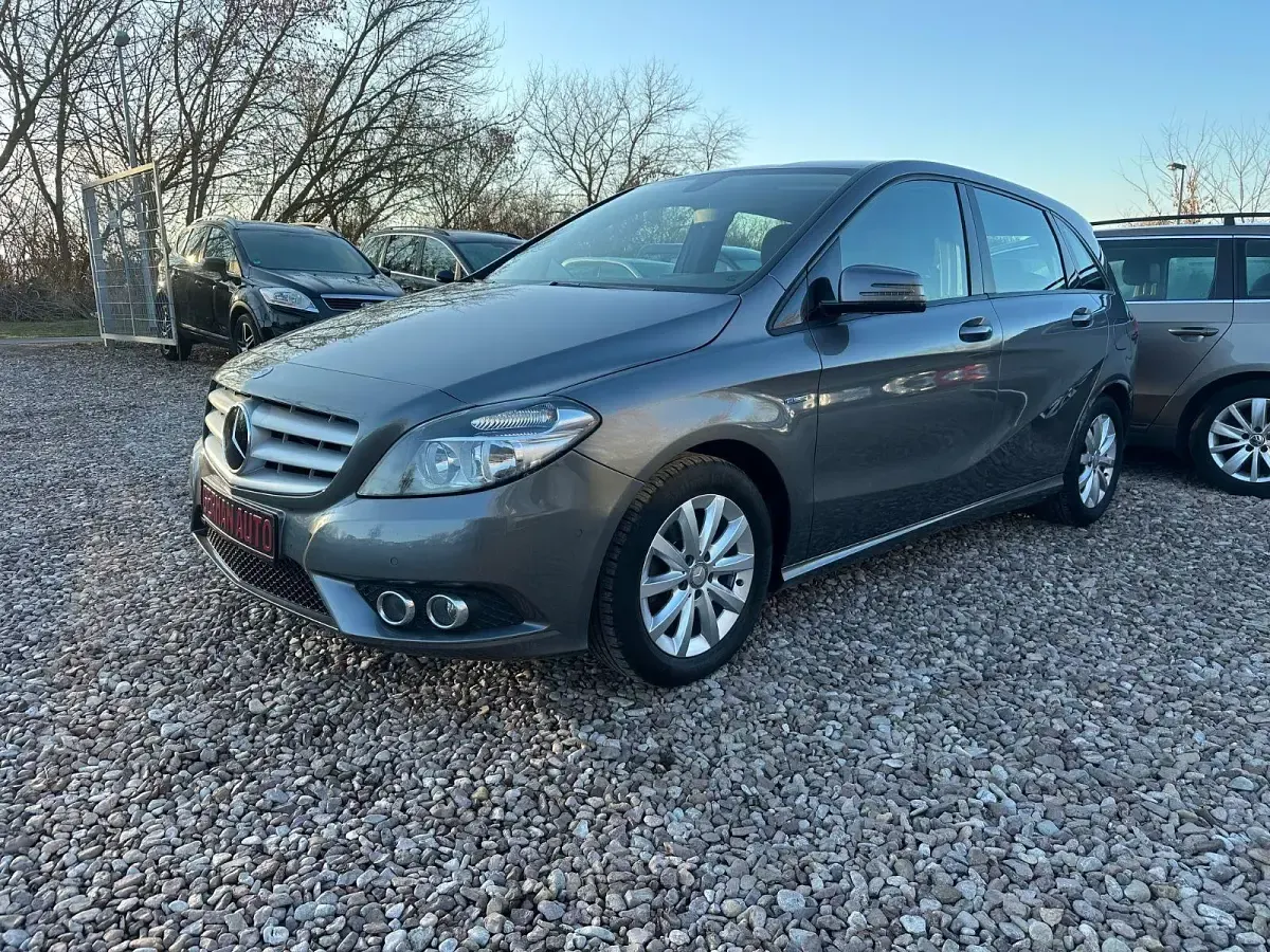 Gebraucht Mercedes B180 122 PS (89 kW) 2012 Grau Kleinwagen