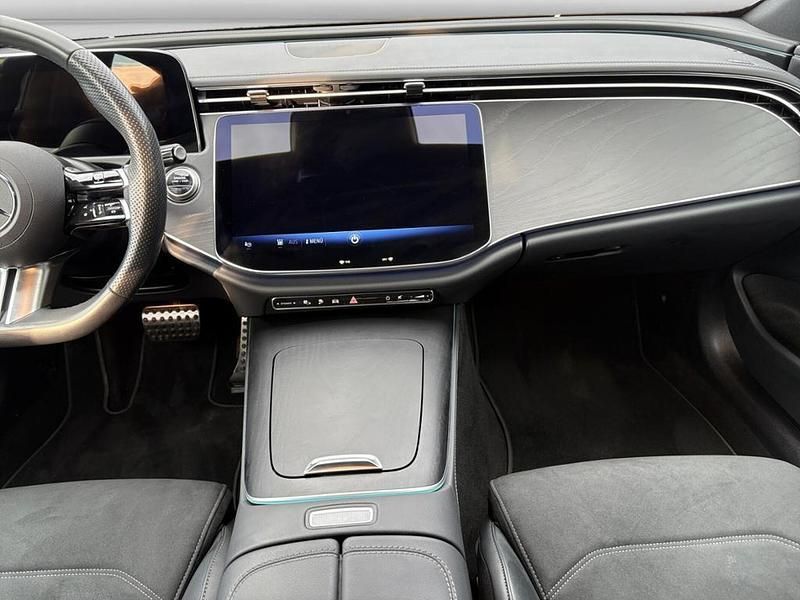 Gebraucht Mercedes E300 AMG 150 PS (110 kW) 2024 Unilack polarweiß Limousine
