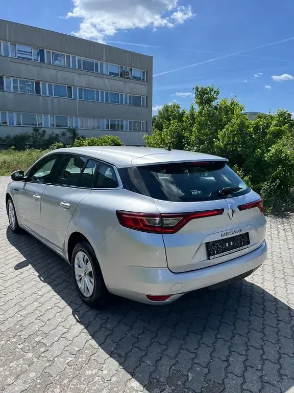 Gebraucht Renault Mégane Life 116 PS (85 kW) 2019 Grau Limousine