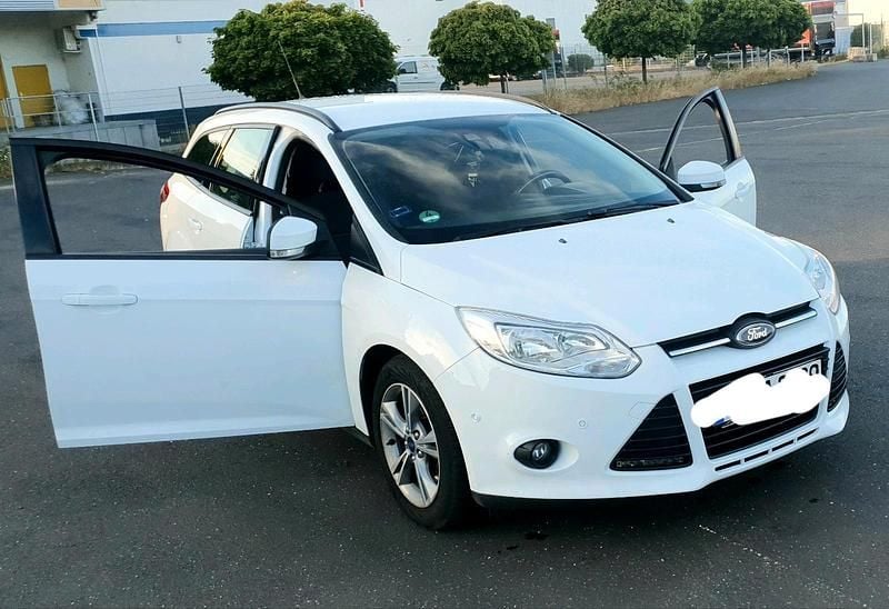 Gebraucht Ford Focus 115 PS (84 kW) 2014 Weiß Kombi