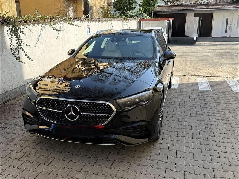 Gebraucht Mercedes E450 367 PS (269 kW) 2024 Schwarz Limousine