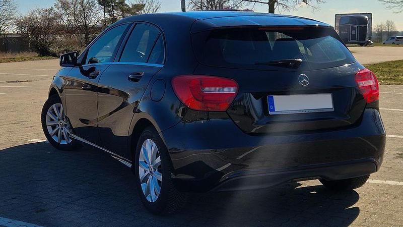 Gebraucht Mercedes A180 Edition 122 PS (89 kW) 2014 Schwarz Limousine