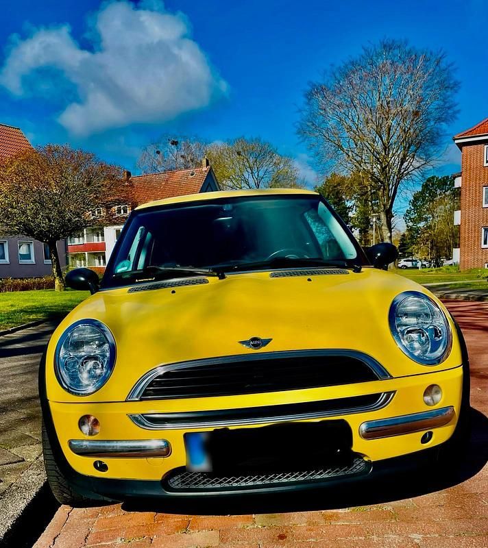 Second-hand Mini Cooper 90 CP (66 kW) 2002 Galben Hatchback