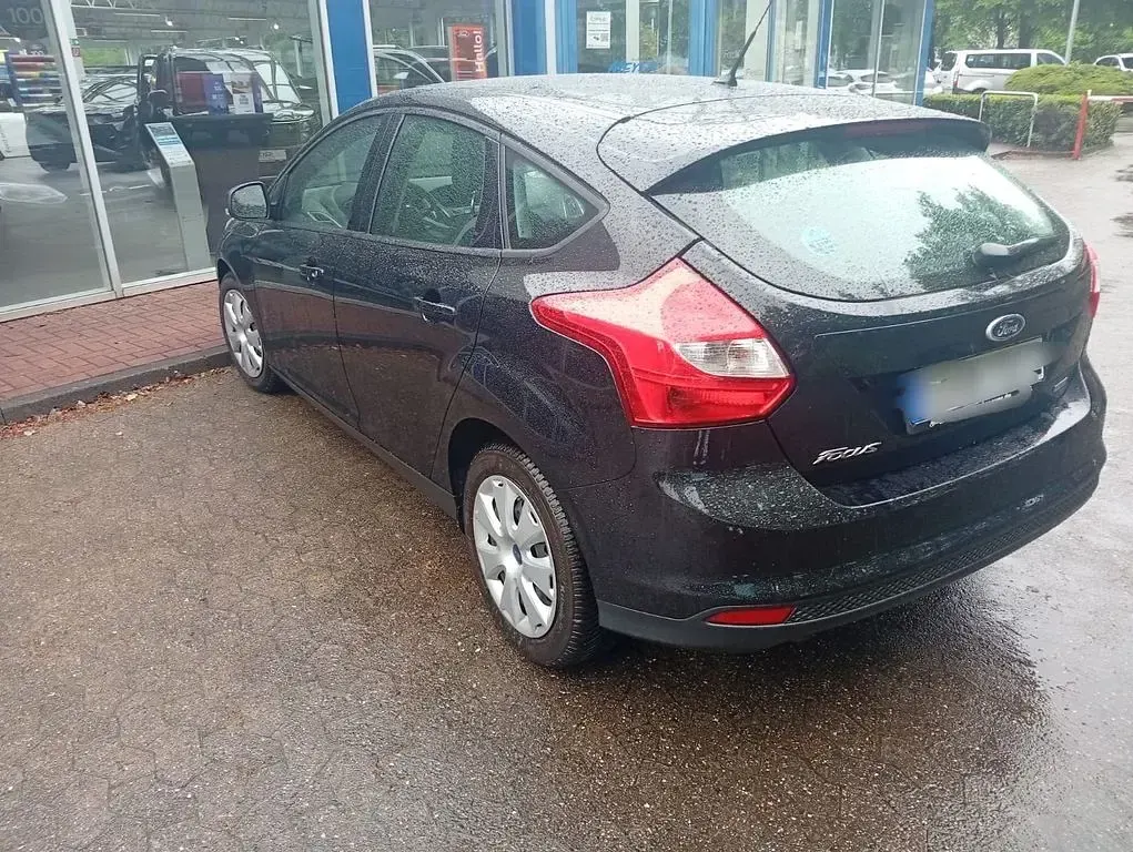 Używany Ford Focus 101 KM (74 kW) 2014 Czarny Sedan/Limuzyna