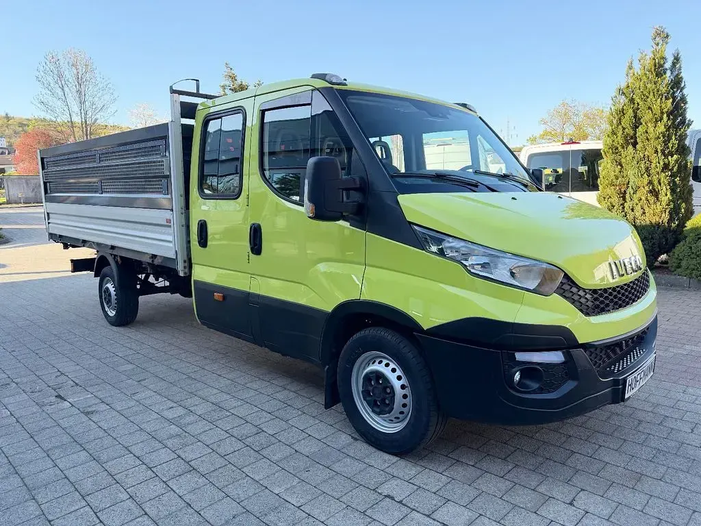 Usata Iveco Daily 106 CV (77 kW) 2015 Verde Berlina