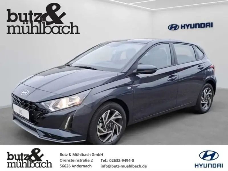 Aurora grey Neu 2024 Hyundai i20 Trend Limousine | 19.990 € - Bild 1/1