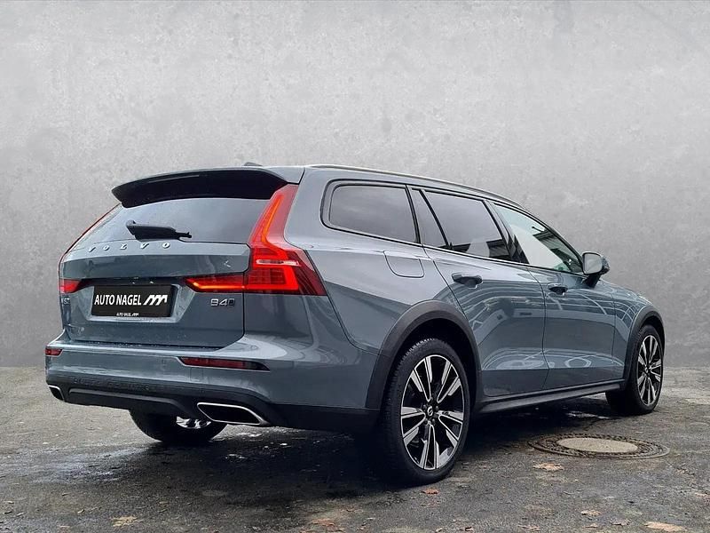 Gebraucht Volvo V60 CC 197 PS (144 kW) 2022 Grau Kombi