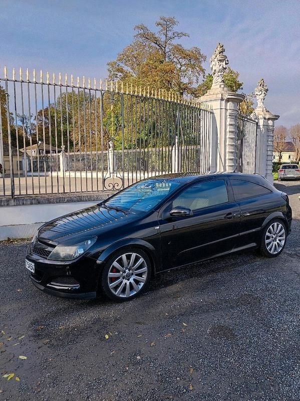 Schwarz Gebraucht 2006 Opel Astra GTC Coupé | 4.200 € (Etwas zu teuer) - Bild 1/4