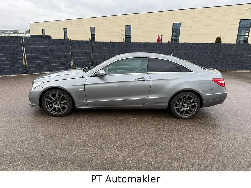 Gebraucht Mercedes E250 204 PS (150 kW) 2009 Silber Coupé