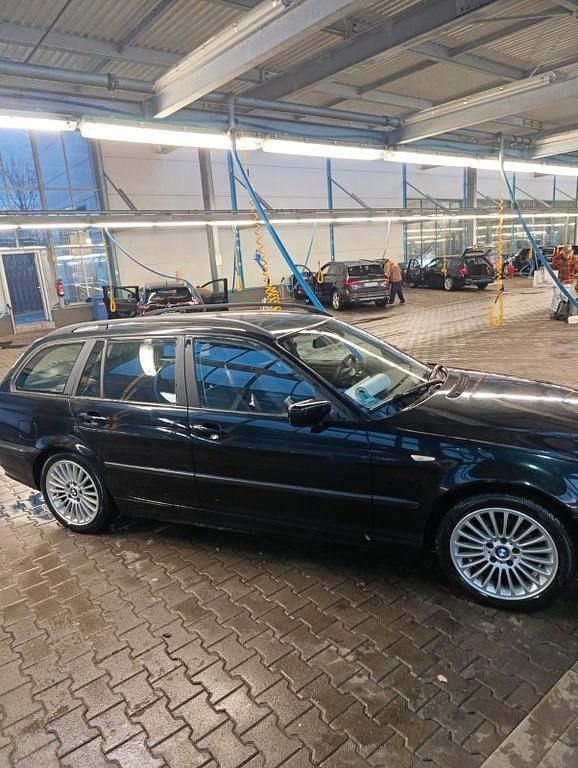 Schwarz Gebraucht 2005 BMW 316 Kombi | 999 € (Guter Preis) - Bild 1/4