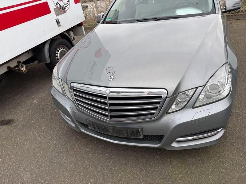 Gebraucht Mercedes E220 Avantgarde 170 PS (125 kW) 2010 Limousine