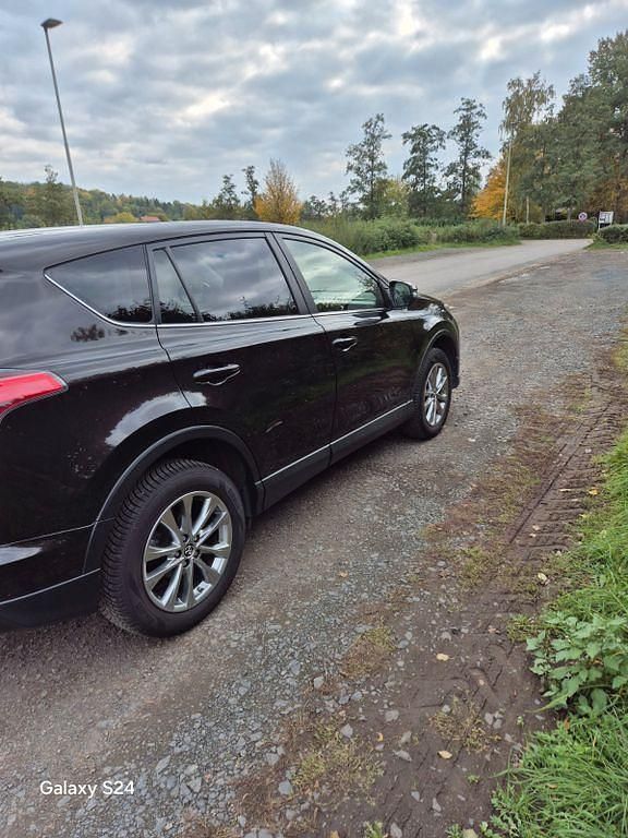 Gebraucht Toyota RAV4 Edition-S 197 PS (144 kW) 2017 Braun SUV