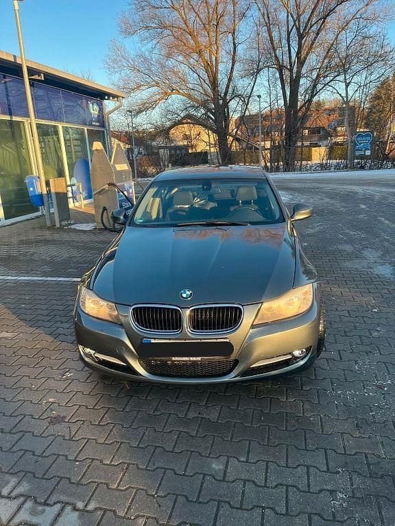 Grau Gebraucht 2010 BMW 318 Limousine | 4.900 € (Fairer Preis) - Bild 1/4