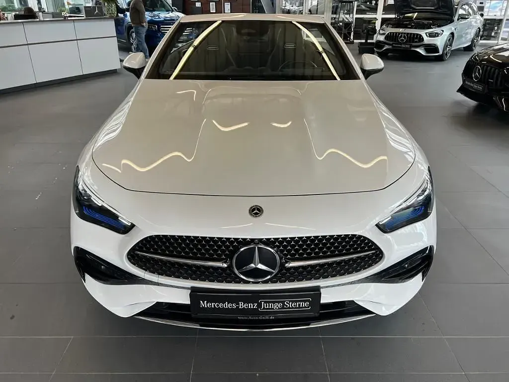 Gebraucht Mercedes CLE450 Premium 381 PS (280 kW) 2024 Manufaktur lack manufaktur opalithweiss bright Cabrio
