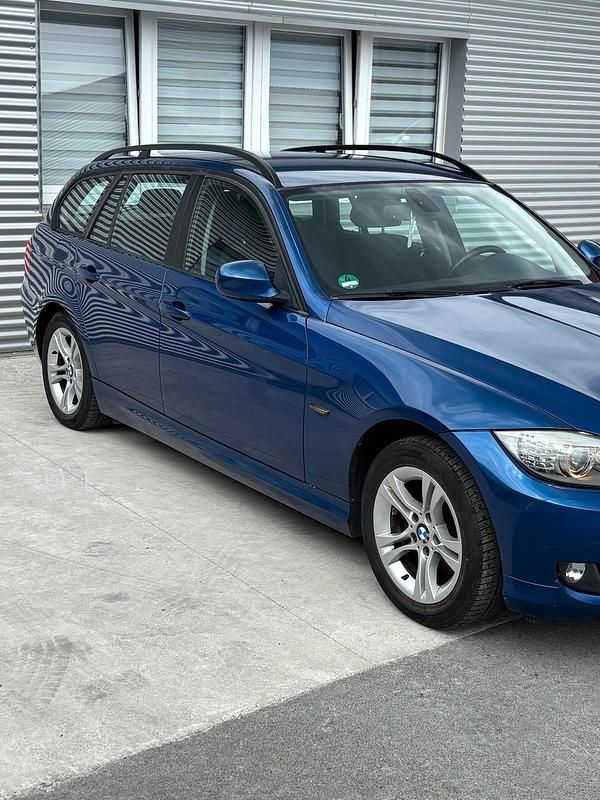 Blau Gebraucht 2010 BMW 318 M Sport Kombi | 4.300 € (Superpreis) - Bild 1/4