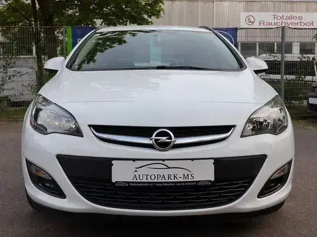 Używany Opel Astra Selection 116 KM (85 kW) 2015 Biały Kombi