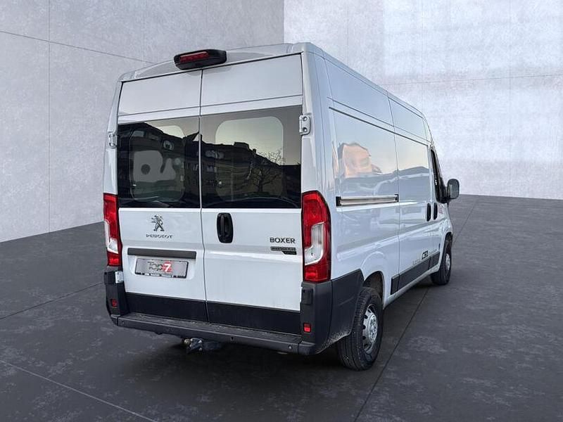 Gebraucht Peugeot Boxer 140 PS (102 kW) 2023 Lackierung weiss icy/deckende (weiß) Van
