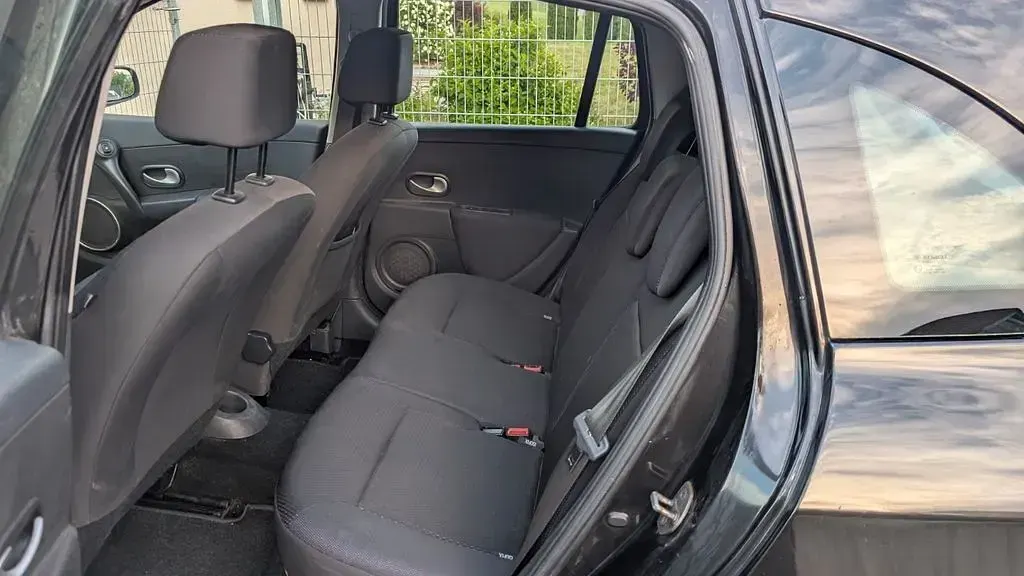 Używany Renault Clio II 86 KM (63 kW) 2008 Czarny Sedan/Limuzyna