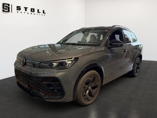 Grau Gebraucht 2025 VW Tiguan R-line SUV | 50.990 € (Etwas zu teuer) - Bild 1/4