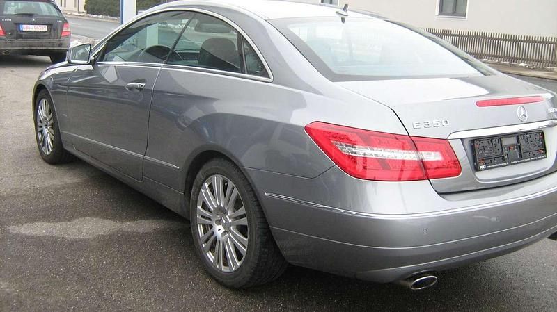 Gebraucht Mercedes E350 Avantgarde 265 PS (194 kW) 2012 Palladiumsilber metallic Coupé
