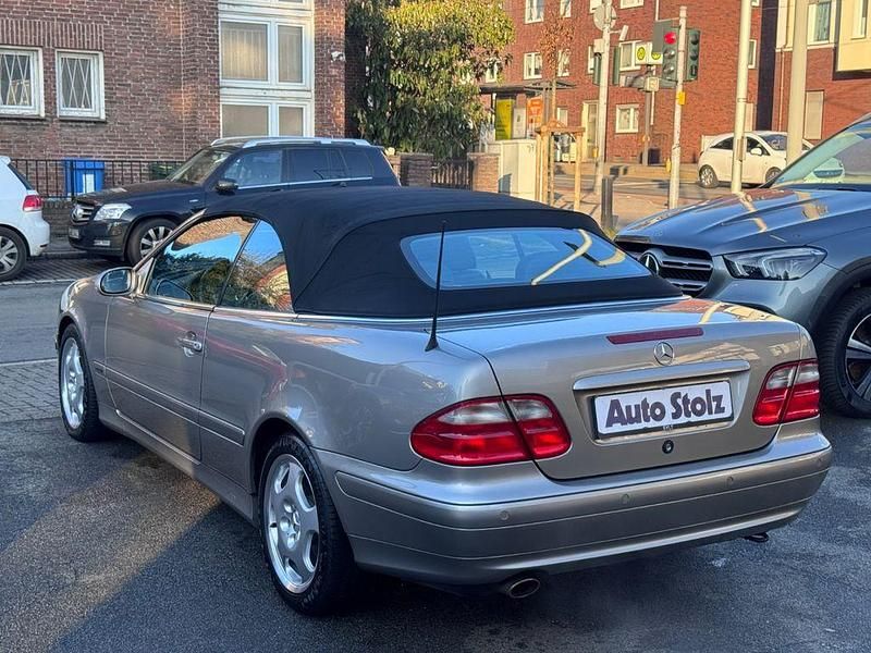 Gebraucht Mercedes CLK200 Avantgarde 163 PS (119 kW) 2003 Beige Cabrio