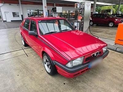 Gebraucht Alfa Romeo 75 112 PS (82 kW) 1990 Rot Limousine