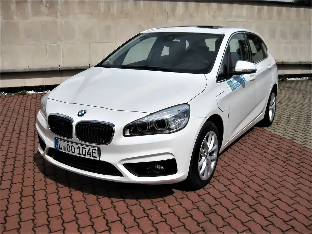 Gebraucht BMW 225 Active Tourer Advantage 136 PS (100 kW) 2016 Weiß Van / Kleinbus