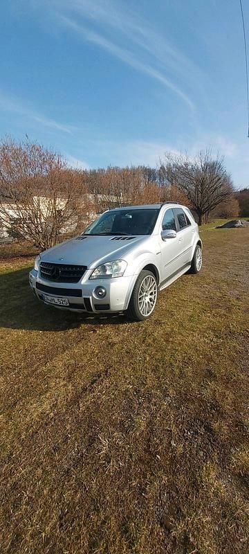 Silber Gebraucht 2007 Mercedes R500 AMG Van / Kleinbus | 11.000 € - Bild 1/4